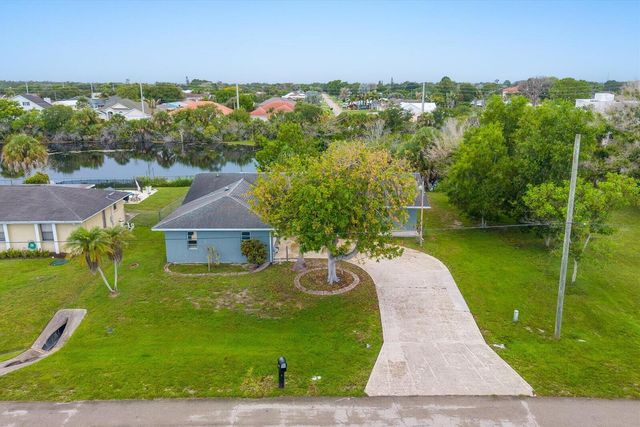 2550 SE Hemsing Street, Port St Lucie, FL 34984