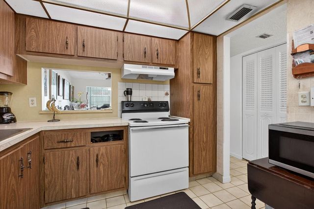 3050 Holiday Springs Boulevard 108, Margate, FL 33063
