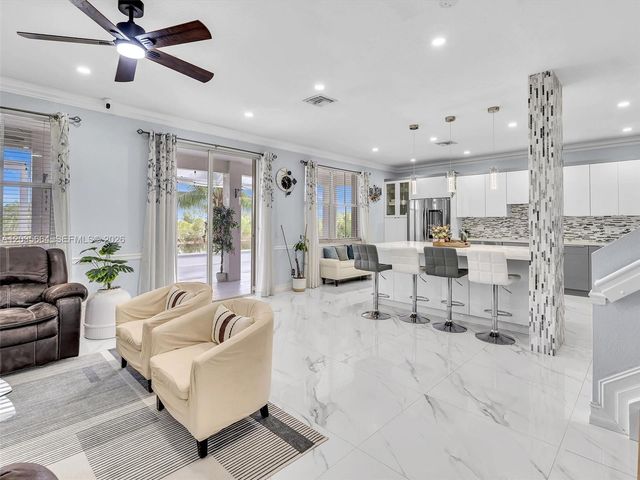 1581 Winterberry Ln, Weston, FL 33327