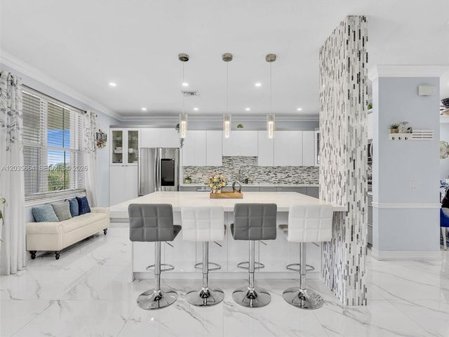 1581 Winterberry Ln, Weston, FL 33327