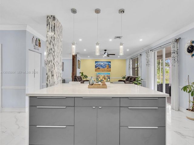 1581 Winterberry Ln, Weston, FL 33327