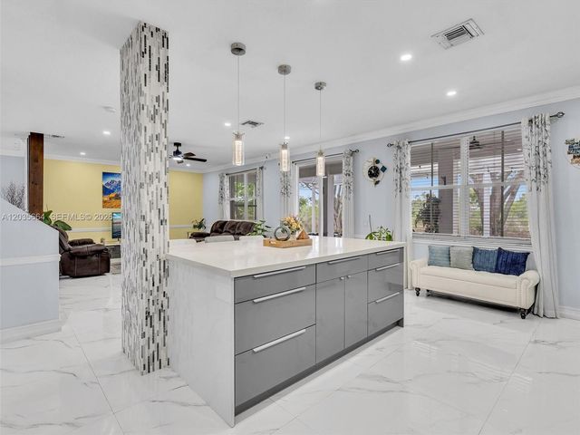 1581 Winterberry Ln, Weston, FL 33327