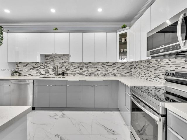 1581 Winterberry Ln, Weston, FL 33327