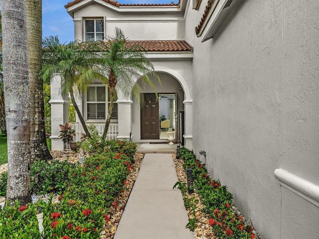 1581 Winterberry Ln, Weston, FL 33327
