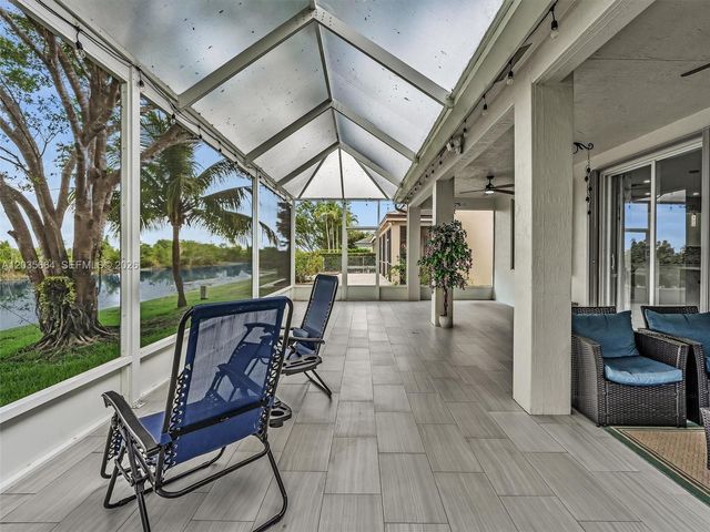1581 Winterberry Ln, Weston, FL 33327