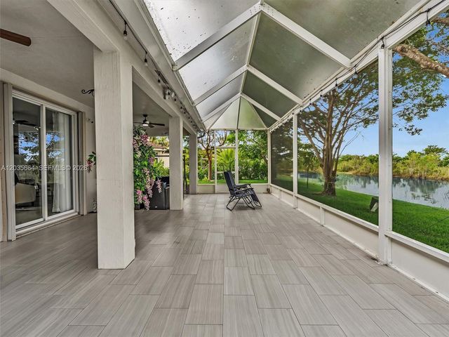 1581 Winterberry Ln, Weston, FL 33327