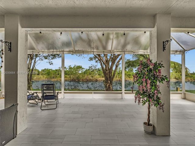 1581 Winterberry Ln, Weston, FL 33327