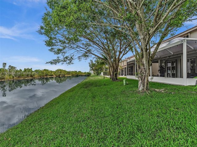 1581 Winterberry Ln, Weston, FL 33327