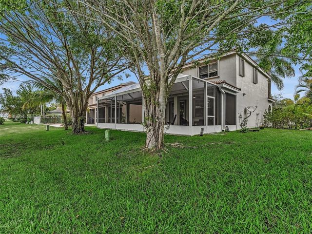 1581 Winterberry Ln, Weston, FL 33327
