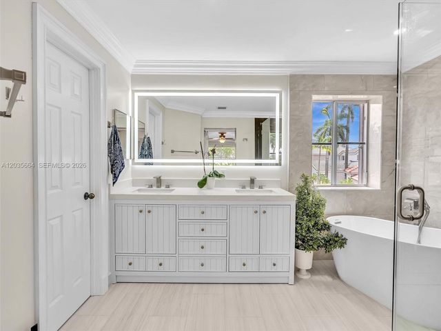 1581 Winterberry Ln, Weston, FL 33327