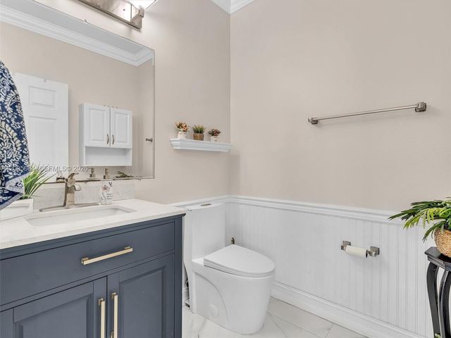 1581 Winterberry Ln, Weston, FL 33327