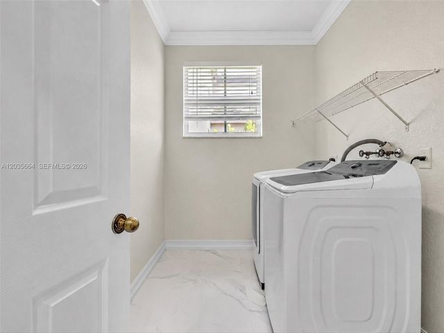 1581 Winterberry Ln, Weston, FL 33327