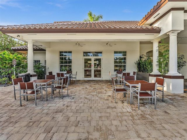 1581 Winterberry Ln, Weston, FL 33327