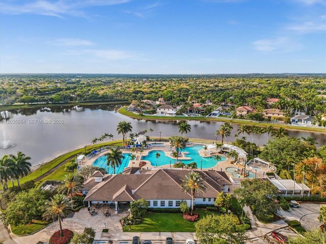 1581 Winterberry Ln, Weston, FL 33327