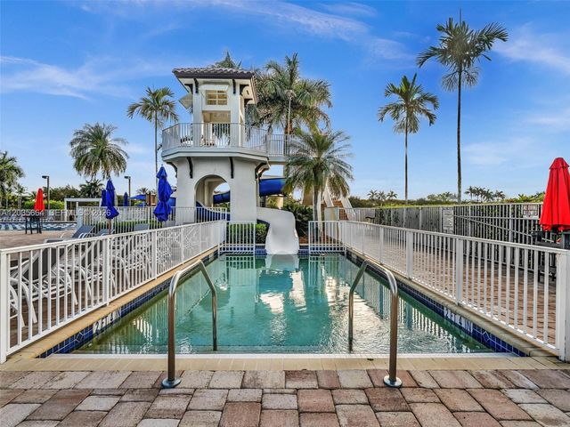 1581 Winterberry Ln, Weston, FL 33327