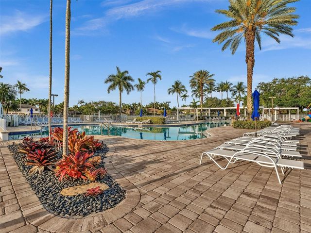 1581 Winterberry Ln, Weston, FL 33327
