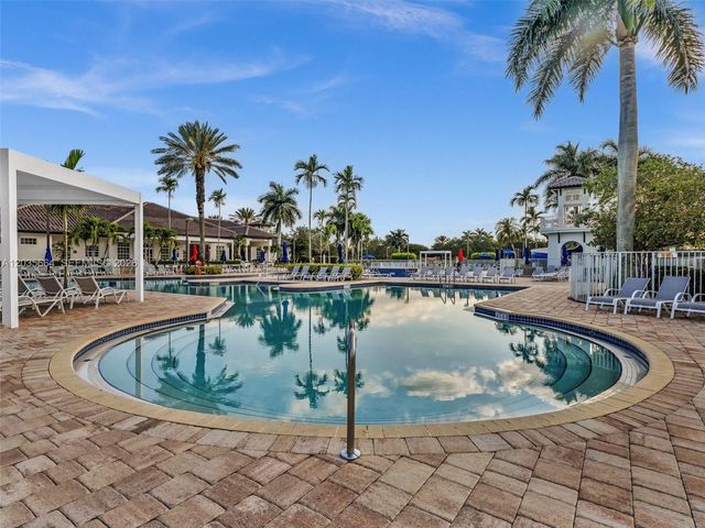 1581 Winterberry Ln, Weston, FL 33327