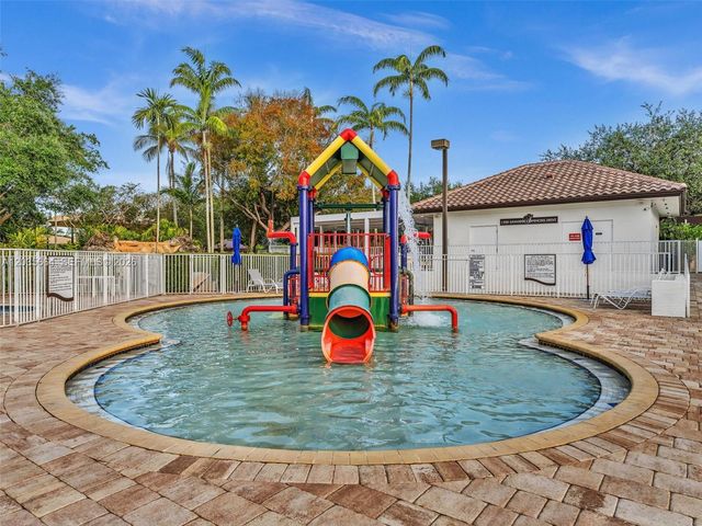 1581 Winterberry Ln, Weston, FL 33327
