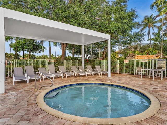 1581 Winterberry Ln, Weston, FL 33327