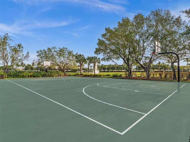 1581 Winterberry Ln, Weston, FL 33327