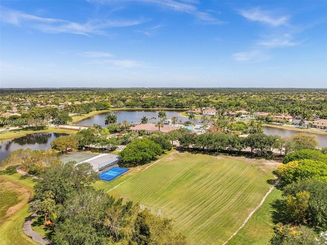 1581 Winterberry Ln, Weston, FL 33327