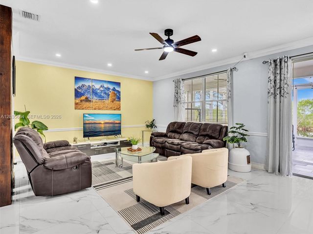1581 Winterberry Ln, Weston, FL 33327