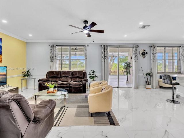1581 Winterberry Ln, Weston, FL 33327