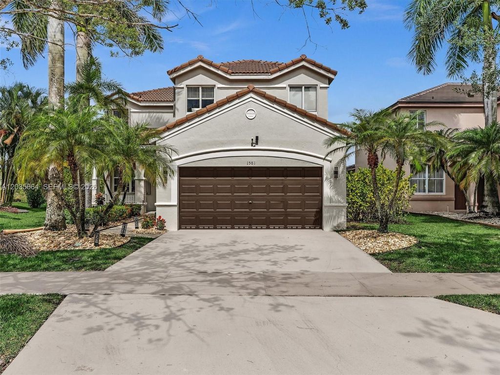 1581 Winterberry Ln, Weston, FL 33327