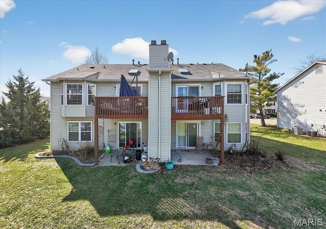 1500 Surrey Lane D, St Charles, MO 63304