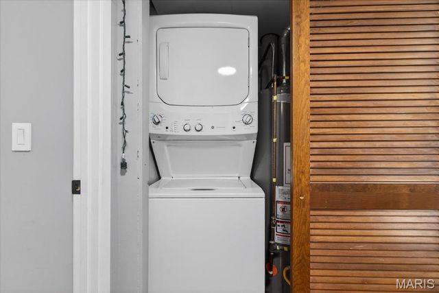 1500 Surrey Lane D, St Charles, MO 63304