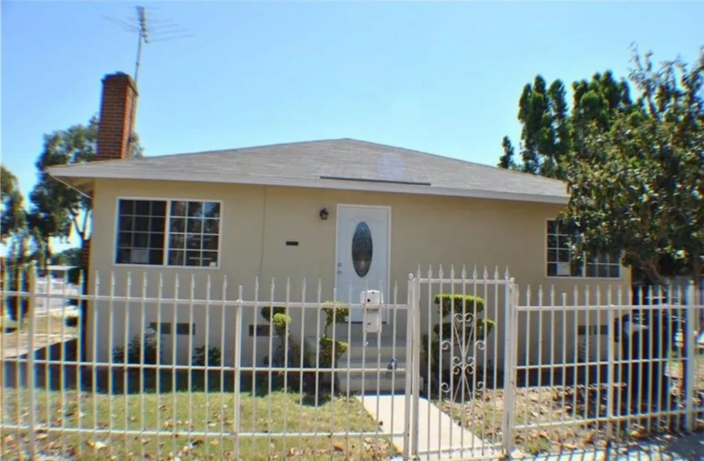 2101 S Sycamore, Santa Ana, CA 92707