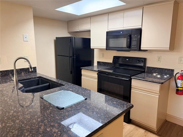 2456 SWEETWATER CLUB CIRCLE 19, Kissimmee, FL 34746