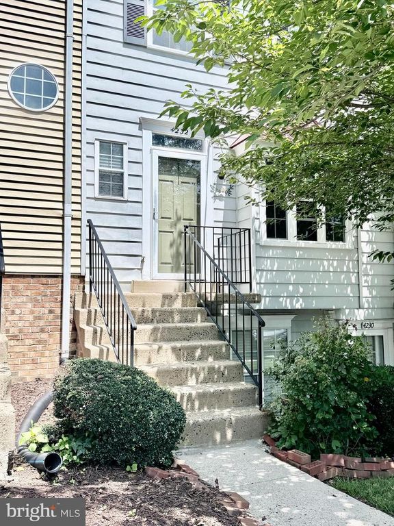 4232 STOCKBRIDGE DR, Dumfries, VA 22025