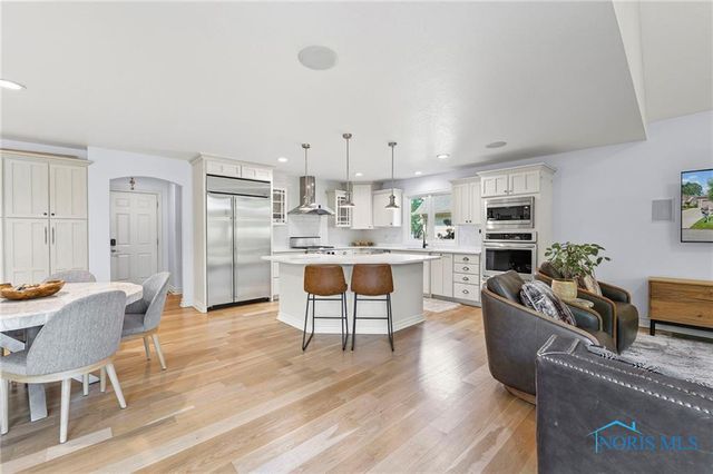 7920 N Shoreline Drive, Holland, OH 43528