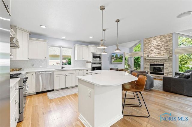 7920 N Shoreline Drive, Holland, OH 43528