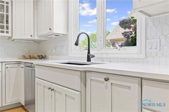 7920 N Shoreline Drive, Holland, OH 43528