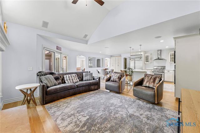 7920 N Shoreline Drive, Holland, OH 43528