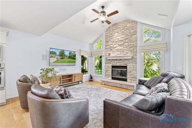 7920 N Shoreline Drive, Holland, OH 43528