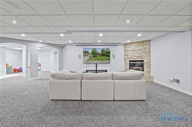 7920 N Shoreline Drive, Holland, OH 43528