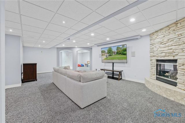 7920 N Shoreline Drive, Holland, OH 43528