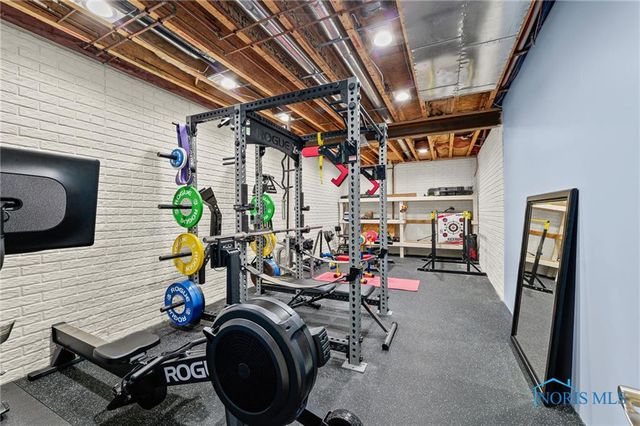 7920 N Shoreline Drive, Holland, OH 43528