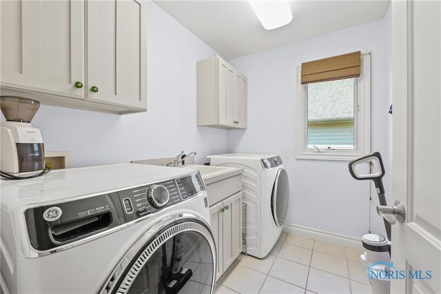 7920 N Shoreline Drive, Holland, OH 43528