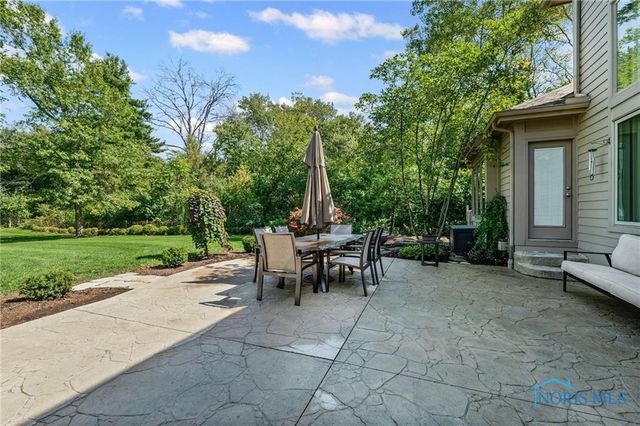 7920 N Shoreline Drive, Holland, OH 43528