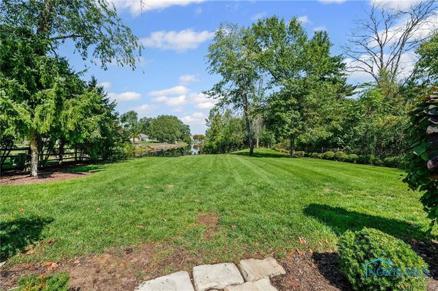 7920 N Shoreline Drive, Holland, OH 43528