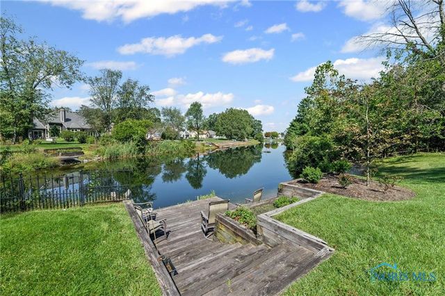 7920 N Shoreline Drive, Holland, OH 43528