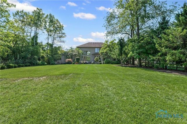 7920 N Shoreline Drive, Holland, OH 43528