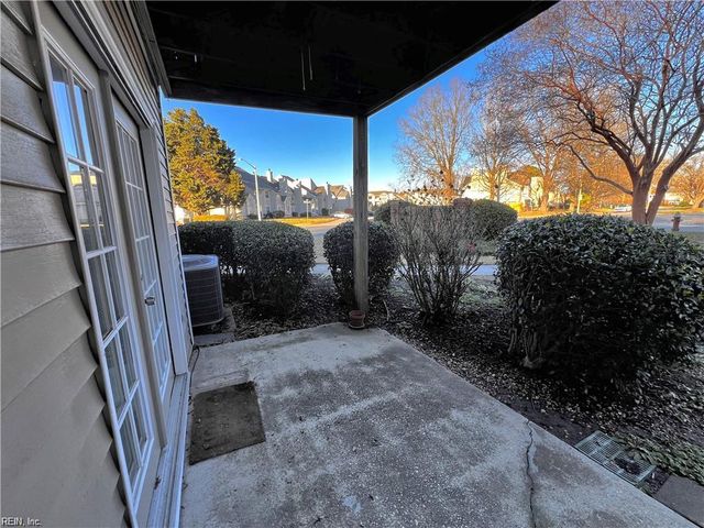 422 Lees Mill DR, Newport News, VA 23608