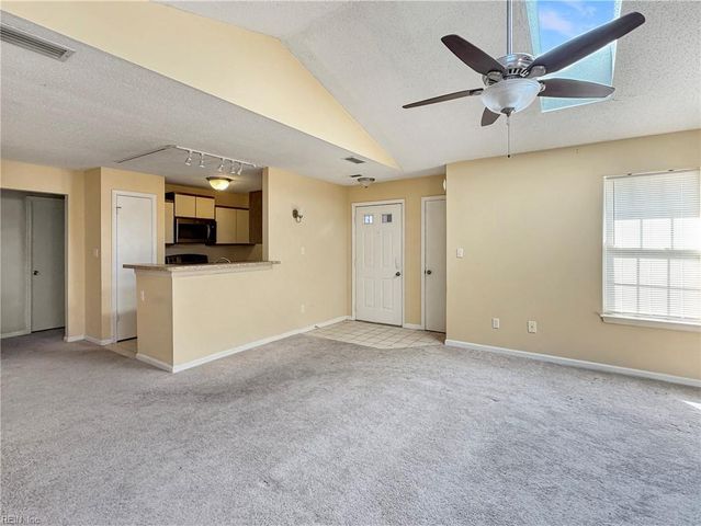 422 Lees Mill DR, Newport News, VA 23608