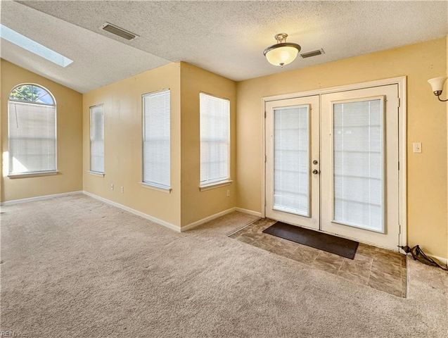 422 Lees Mill DR, Newport News, VA 23608