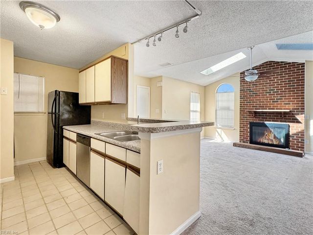 422 Lees Mill DR, Newport News, VA 23608